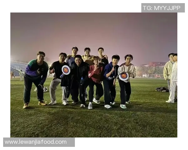 成都飞盘队在全国团队协作排行榜中荣获第六名展现出色实力与团队精神 成都飞盘队在全国团队协作排行榜中荣获第六名展现出色实力与团队精神